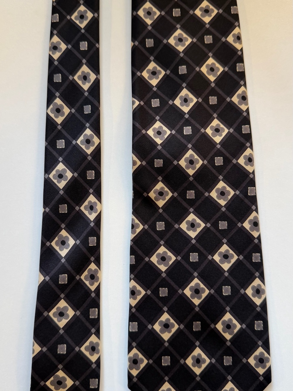 Vintage BOSS Hugo Boss 100% Silk Tie Black Cream Geometric Floral Made Italy